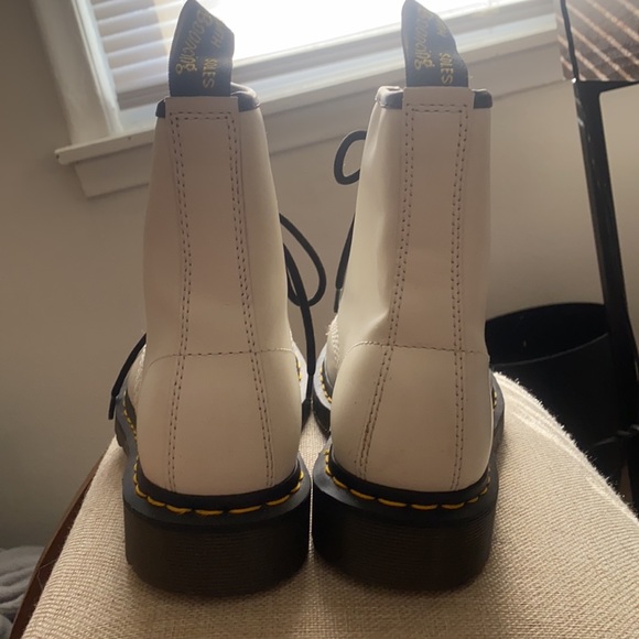 Women’s White Dr. Marten 1460 Smooth Leather Boots. Perfect condition. - Picture 3 of 4